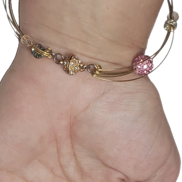 Pair Bracelets pink or black magnetic - Picture 7 of 8